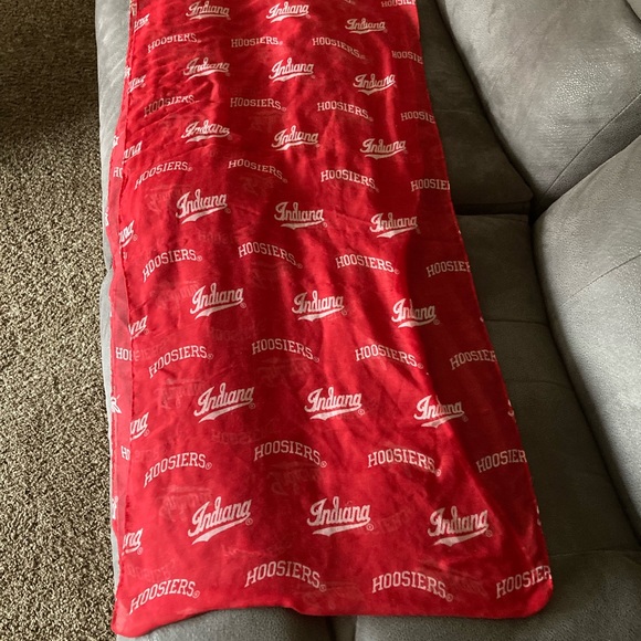 Women’s Indiana University Hoosiers Scarf - Picture 2 of 2